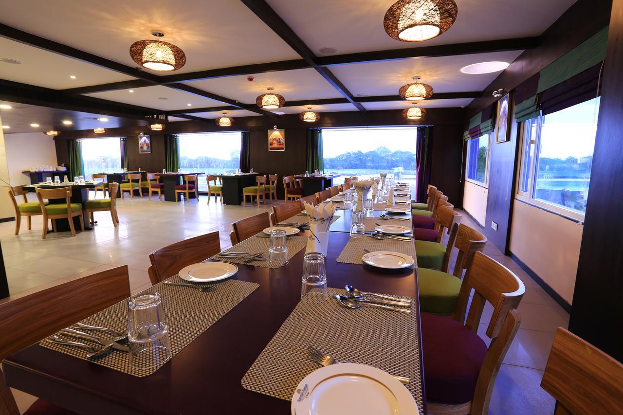 Nandan Kanan Hotel & Resort Sipra Εξωτερικό φωτογραφία