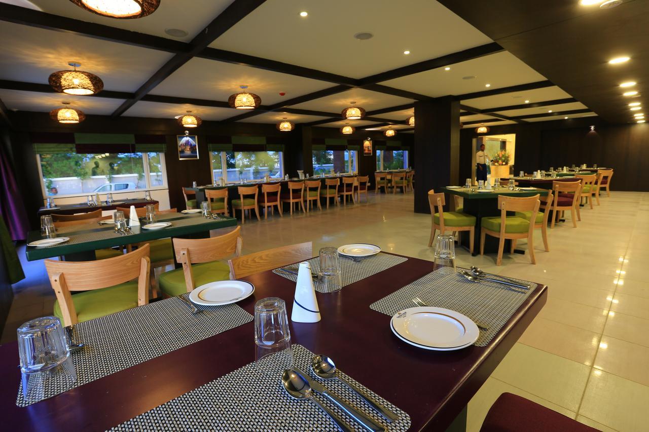 Nandan Kanan Hotel & Resort Sipra Εξωτερικό φωτογραφία