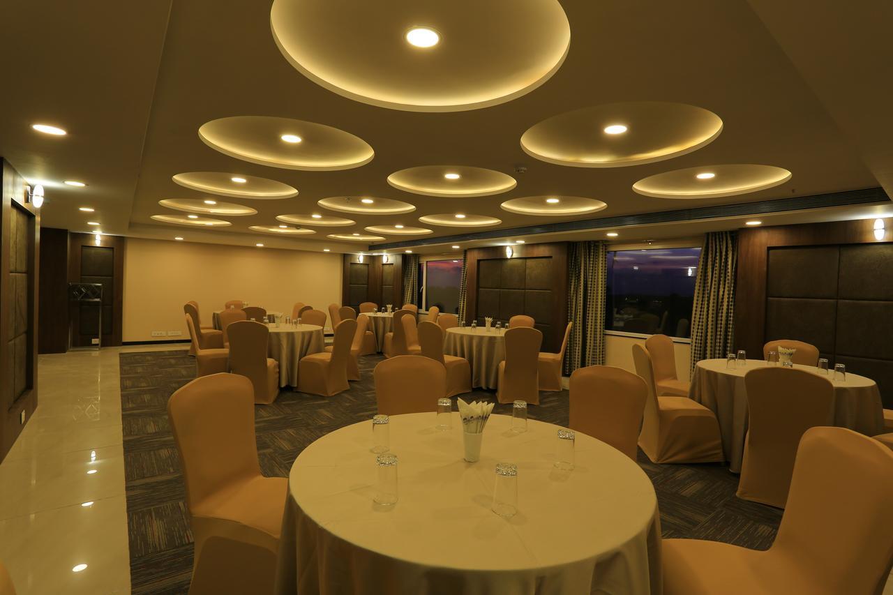 Nandan Kanan Hotel & Resort Sipra Εξωτερικό φωτογραφία