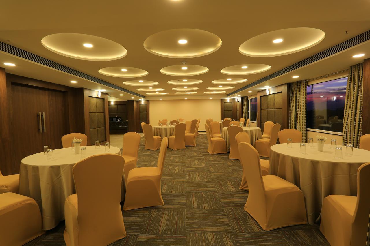Nandan Kanan Hotel & Resort Sipra Εξωτερικό φωτογραφία